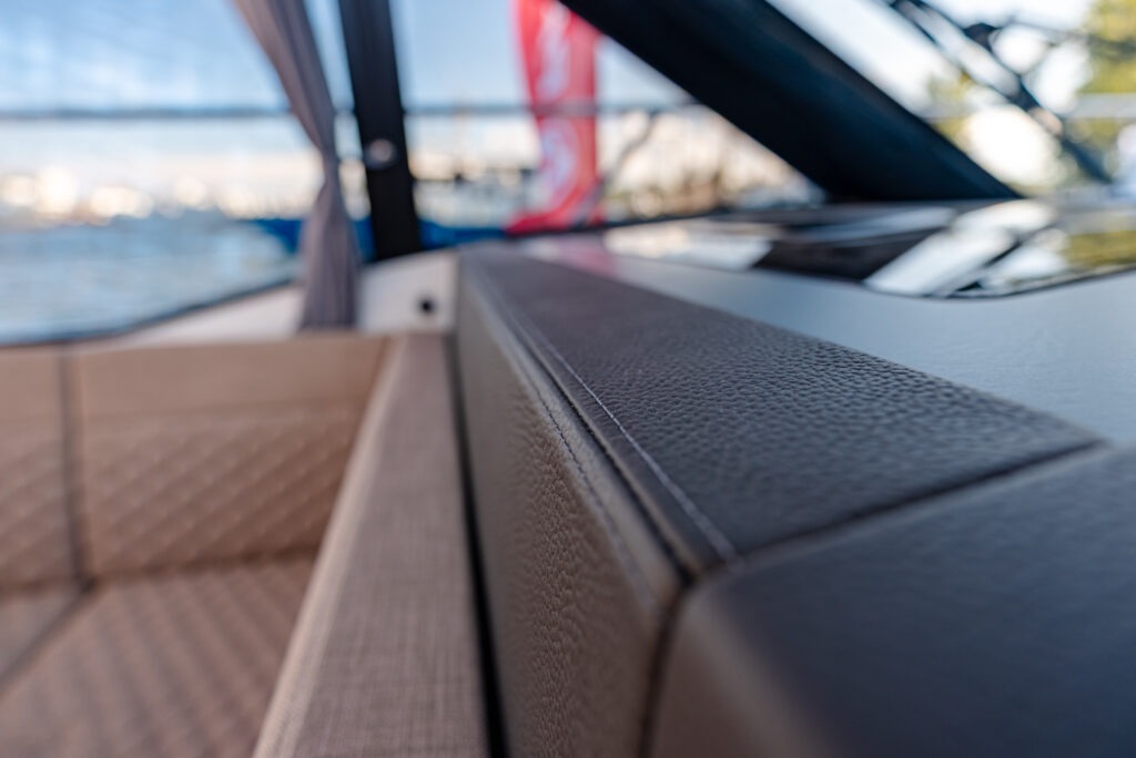 Upholstery for Boats - PACYFIC - Boat Upholstery 61 Pacyfic Pilot Seats DSC01431