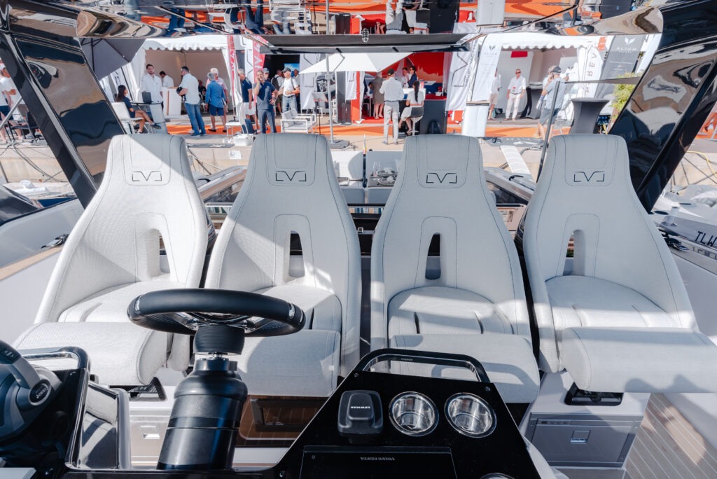 Upholstery for Boats - PACYFIC - Boat Upholstery 37 Pacyfic Pilot Seats Level 43 ST Helm Seats 1