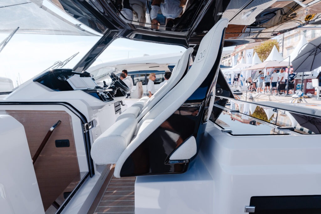 Upholstery for Boats - PACYFIC - Boat Upholstery 41 Pacyfic Pilot Seats Level 43 ST Helm Seats 5