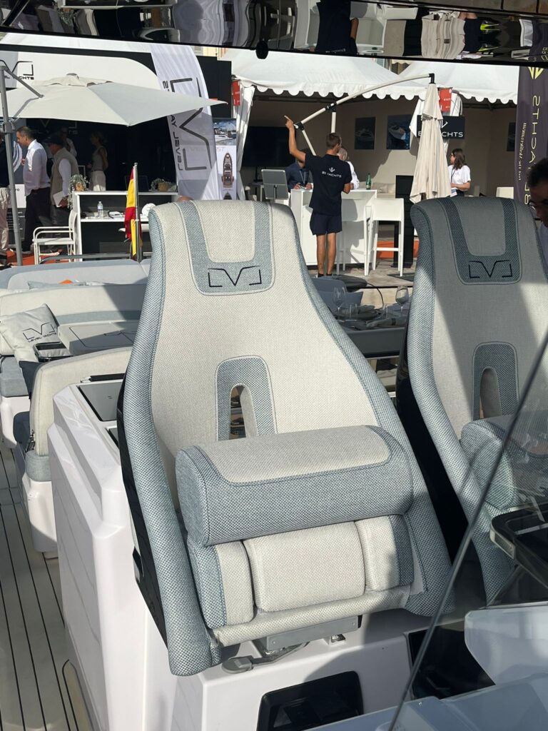 Upholstery for Boats - PACYFIC - Boat Upholstery 43 Pacyfic Pilot Seats Level 43 ST Helm Seats 7
