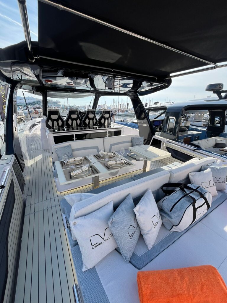 Upholstery for Boats - PACYFIC - Boat Upholstery 45 Pacyfic Pilot Seats Level 43 ST Helm Seats 9