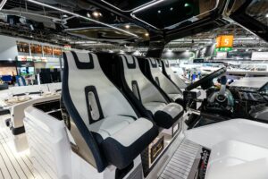 Pacyfic Pilot Seats Pilot Seat Level Yachts 2